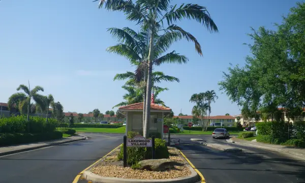 9912 Twin Lakes Drive 33-e, Coral Springs, FL 33071
