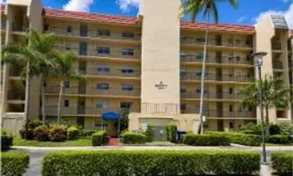 3524 Via Poinciana Apt 104, Lake Worth, FL 33467