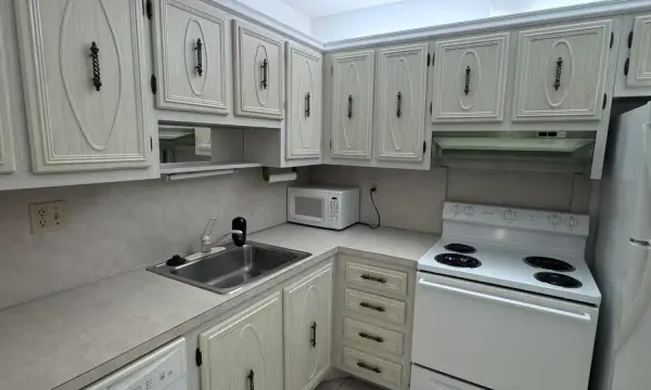 5660 SW 3rd Place 105, Margate, FL 33068