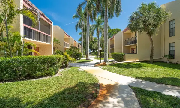 769 SE 1st Way 85, Deerfield Beach, FL 33441