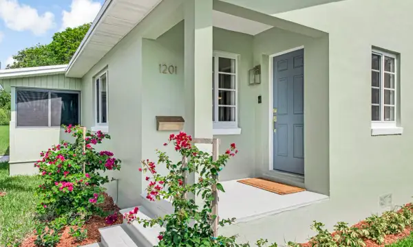 1201 N Palmway, Lake Worth Beach, FL 33460