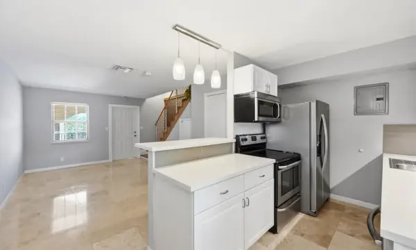 905 NE 28th Street 206, Wilton Manors, FL 33334