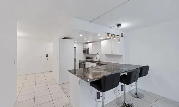 7100 NW 17th Street 220, Plantation, FL 33313