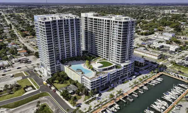 220 Lake Shore Drive 613, Lake Park, FL 33403