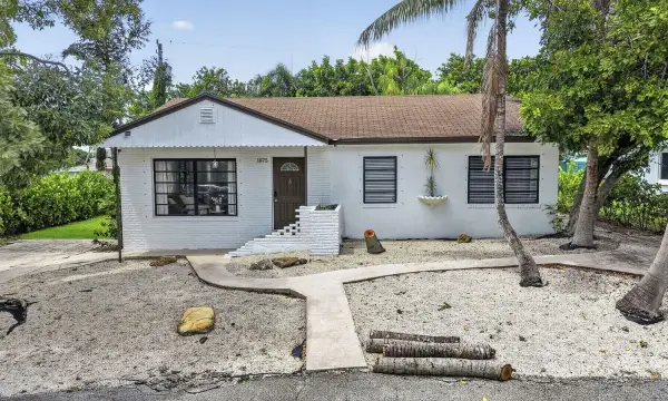 1875 Ridge Road, Juno Beach, FL 33408