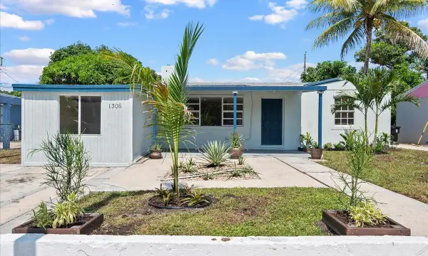 1306 S C Terrace, Lake Worth Beach, FL 33460