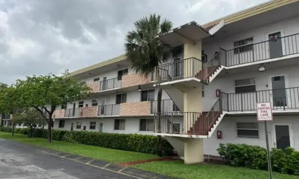 6005 Del Lago Circle 305, Sunrise, FL 33313