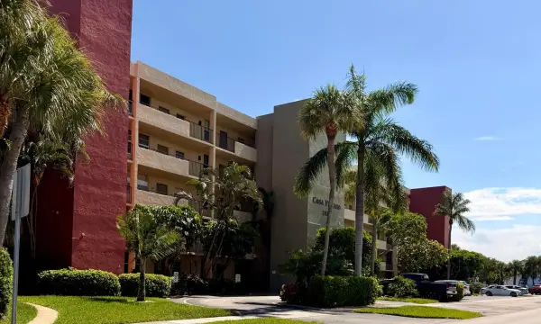 2400 NE 10th Street 106, Pompano Beach, FL 33062