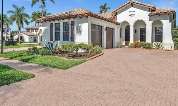 2680 NW 84th Way, Pembroke Pines, FL 33024