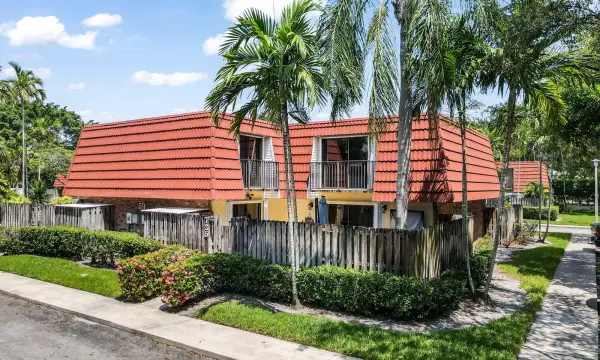 725 NW 99th Circle, Plantation, FL 33324