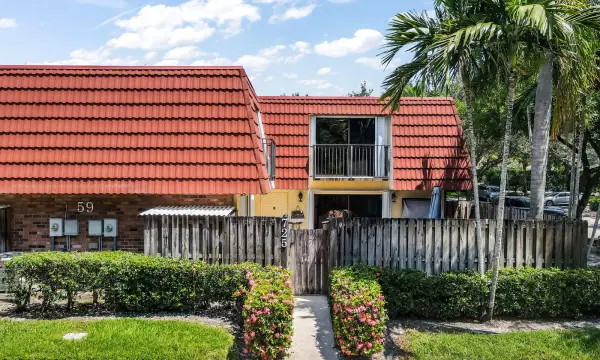 725 NW 99th Circle, Plantation, FL 33324