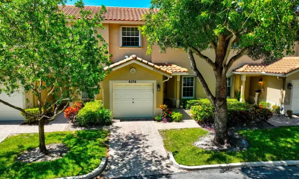 6374 Park Lake Circle, Boynton Beach, FL 33437