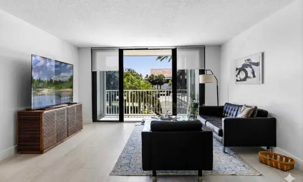 2860 S Ocean Boulevard 216, Palm Beach, FL 33480