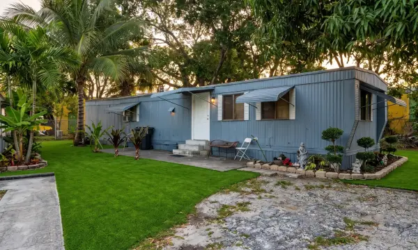3 Ferne Lane, Greenacres, FL 33467