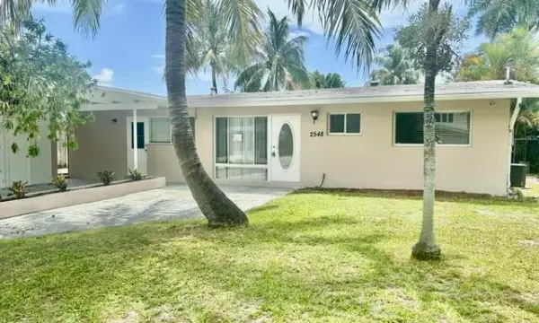 2548 Gulfstream Lane, Fort Lauderdale, FL 33312