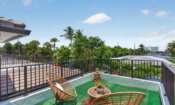 2505 NE 2nd Street, Pompano Beach, FL 33062