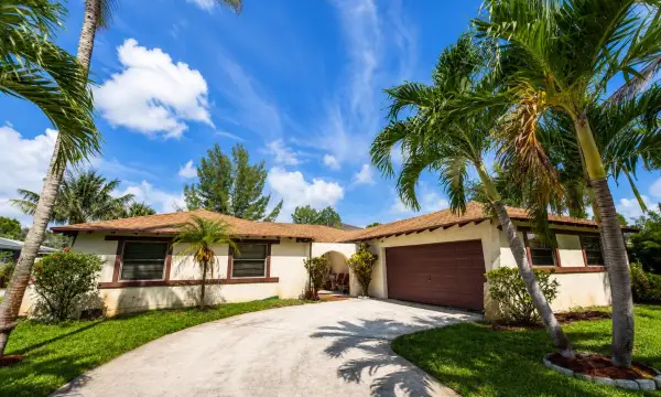 915 Ryanwood Drive, West Palm Beach, FL 33413