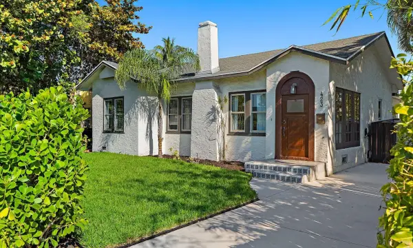 423 Avenida Alegre, West Palm Beach, FL 33405