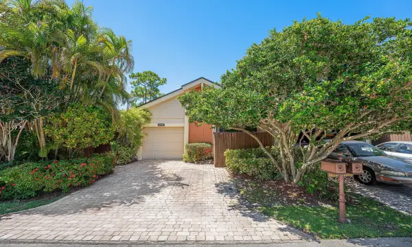 7627 Sierra Drive W, Boca Raton, FL 33433