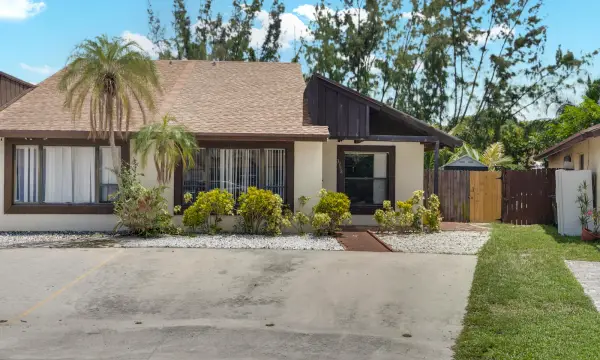 3768 Mil Lake Court, Greenacres, FL 33463