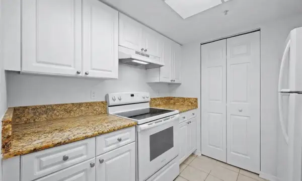 200 N Crestwood Court N 211, Royal Palm Beach, FL 33411