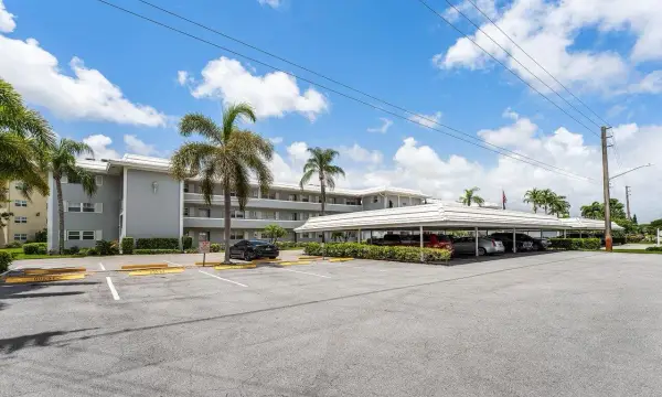 157 Atlantis Boulevard 301, Atlantis, FL 33462