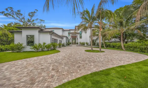19175 W Riverside Drive, Tequesta, FL 33469