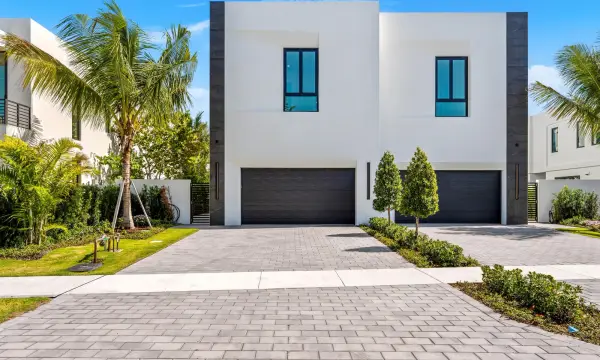 723 Lake Avenue N, Delray Beach, FL 33483