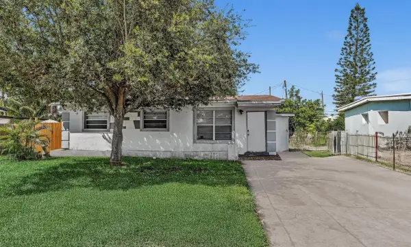 2743 NW 2nd Street, Boynton Beach, FL 33435