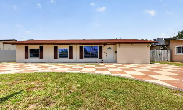 2220 N 47th Avenue, Hollywood, FL 33021
