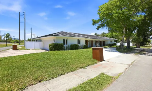 401 NW 3rd Place, Dania Beach, FL 33004