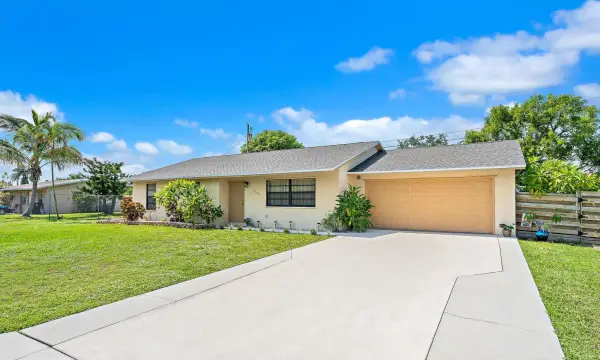 9090 Palladium Place, Lake Worth, FL 33467