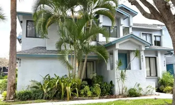 907 Harbour Pointe Way, Greenacres, FL 33413
