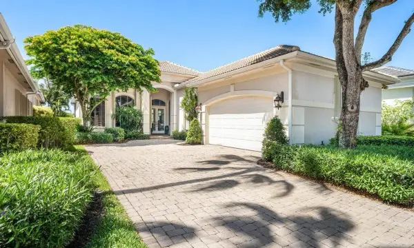 105 Island Cove Way, Palm Beach Gardens, FL 33418