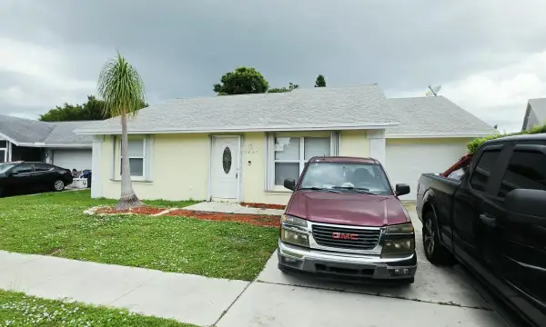 5447 Twin Oakes Road, Greenacres, FL 33463