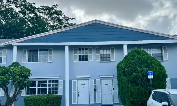 8028 SW 17th Place, Davie, FL 33324