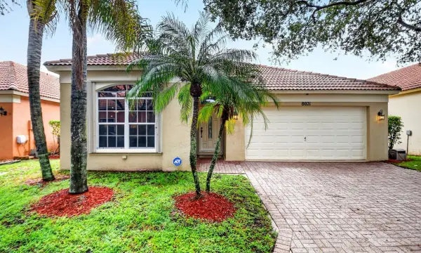 8021 Via Hacienda, Riviera Beach, FL 33418