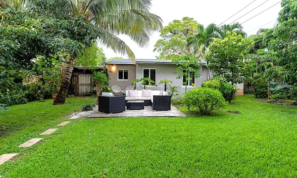 1401 NE 17th Way, Fort Lauderdale, FL 33304