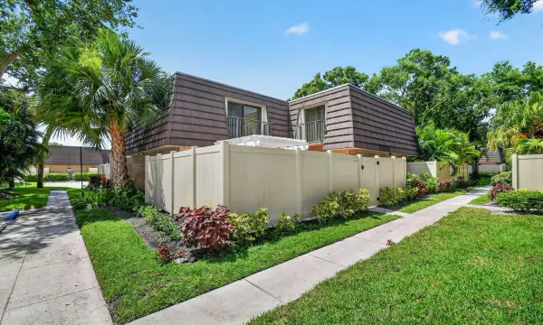7109 71st Way, West Palm Beach, FL 33407