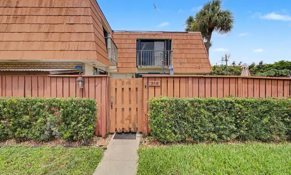 310 Buttonwood Lane B, Boynton Beach, FL 33436