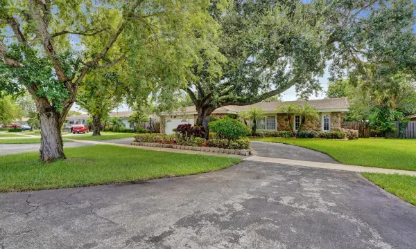 1040 SW 75th Avenue, Plantation, FL 33317