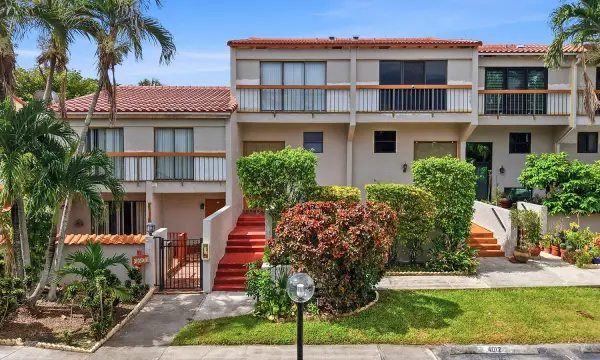 4012 Del Rio Way, Sunrise, FL 33351