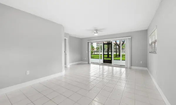 550 SW 137 Avenue L114, Pembroke Pines, FL 33027