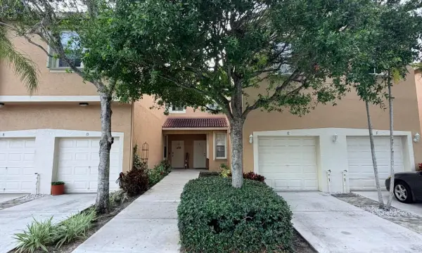 154 Village Boulevard E, Tequesta, FL 33469