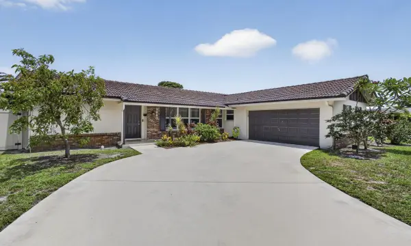 9860 Honeysuckle Avenue, Palm Beach Gardens, FL 33410