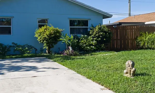 4915 Weymouth Street, Lake Worth, FL 33463