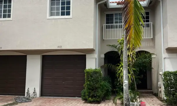 4113 Napoli Lake Drive, Riviera Beach, FL 33410