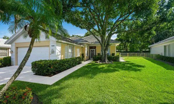 8548 Beaconhill Road, Palm Beach Gardens, FL 33410