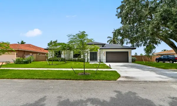 621 NW 42nd Avenue, Coconut Creek, FL 33066