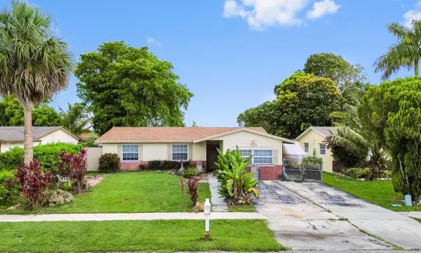 703 SW 76th Avenue, North Lauderdale, FL 33068